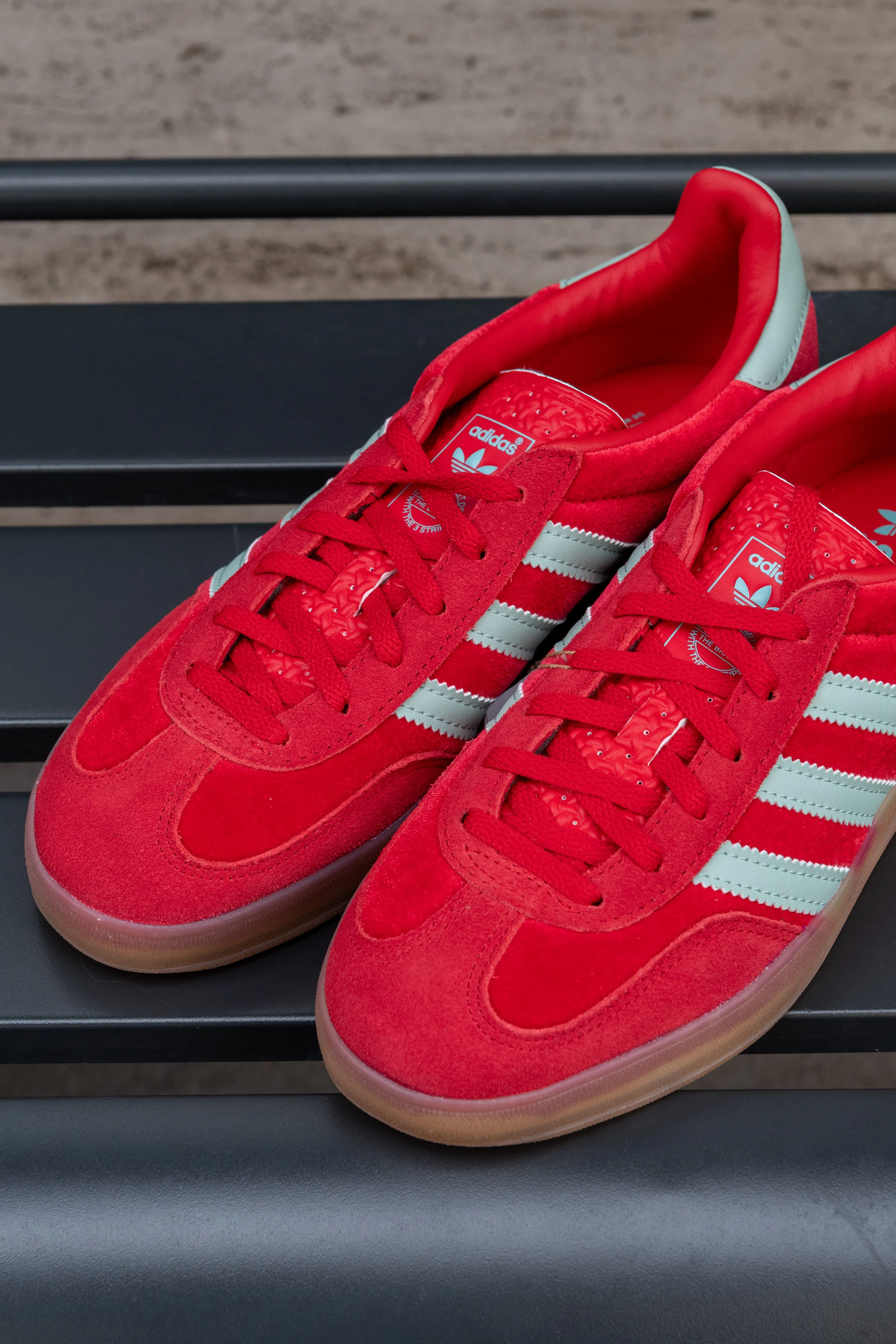 Gazelle Indoor Better Scarlet/Hazy Green